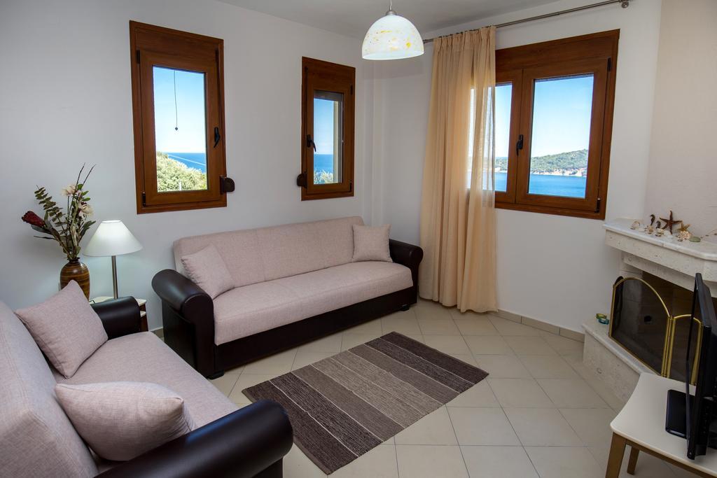 Aphrodite Villas Koinira Exterior photo