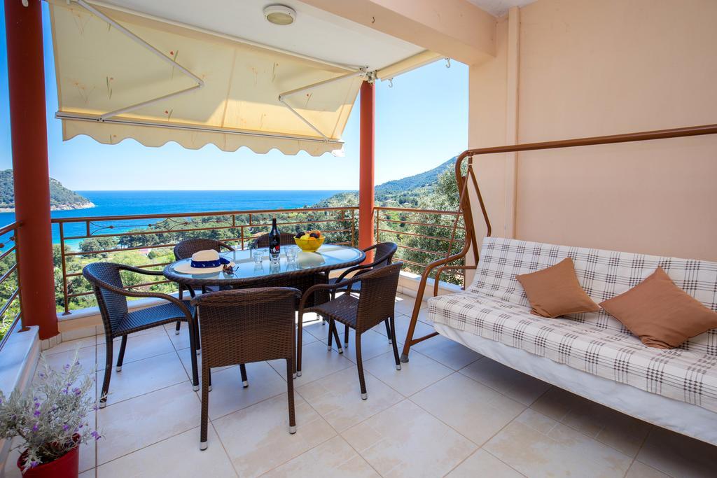 Aphrodite Villas Koinira Exterior photo