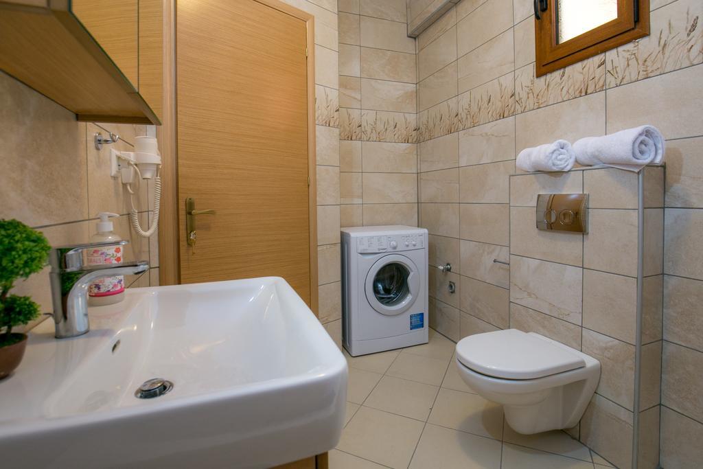 Aphrodite Villas Koinira Exterior photo