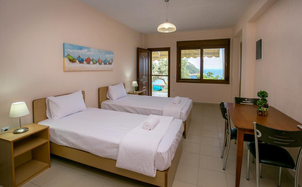 Aphrodite Villas Koinira Exterior photo