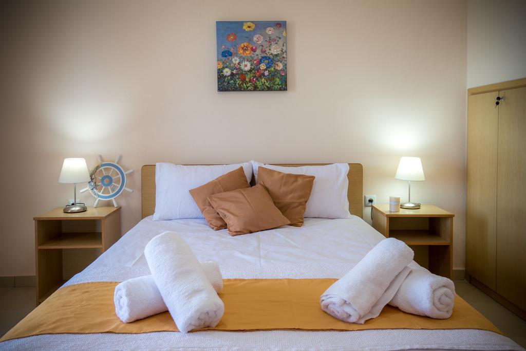 Aphrodite Villas Koinira Exterior photo