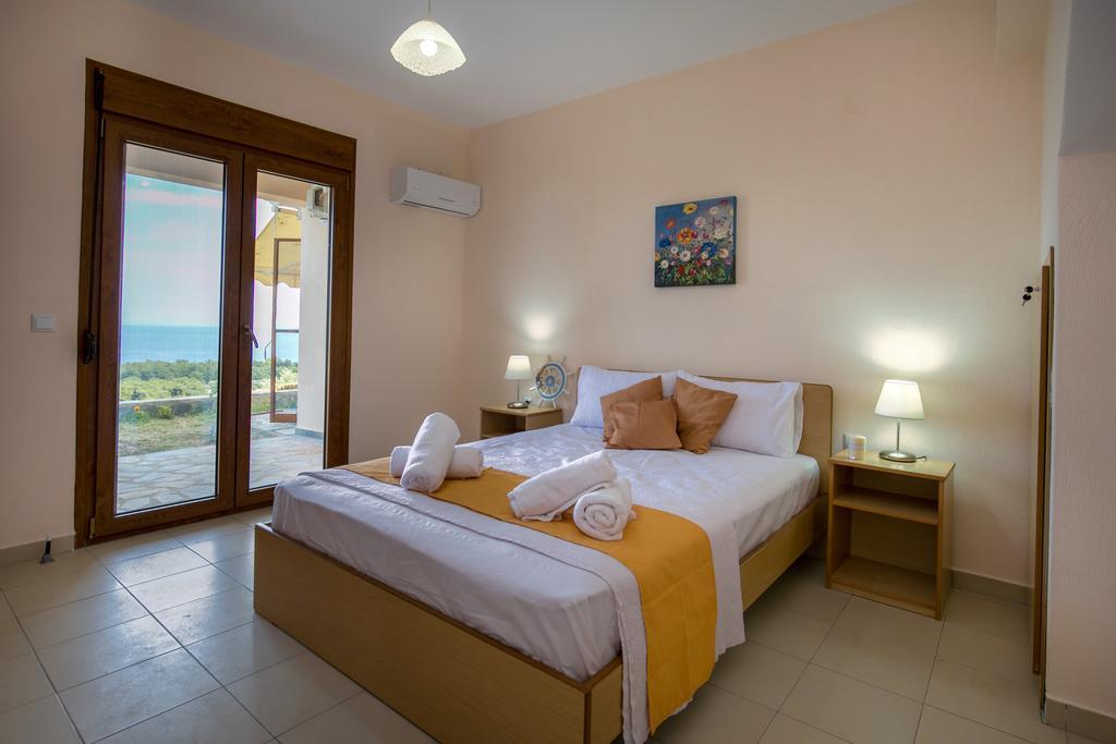 Aphrodite Villas Koinira Exterior photo