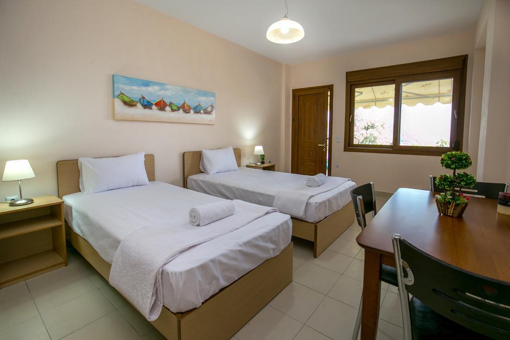 Aphrodite Villas Koinira Exterior photo